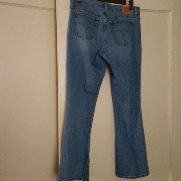 Levis 415 light wash jeans S30 relaxed fit. - Picture 3 of 5